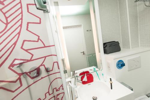 ibis styles paris mairie de clichy