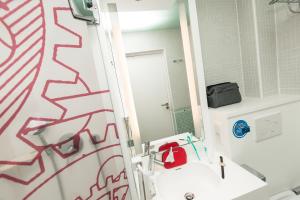 ibis styles paris mairie de clichy