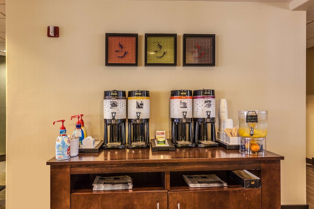 hampton inn colorado springs airport