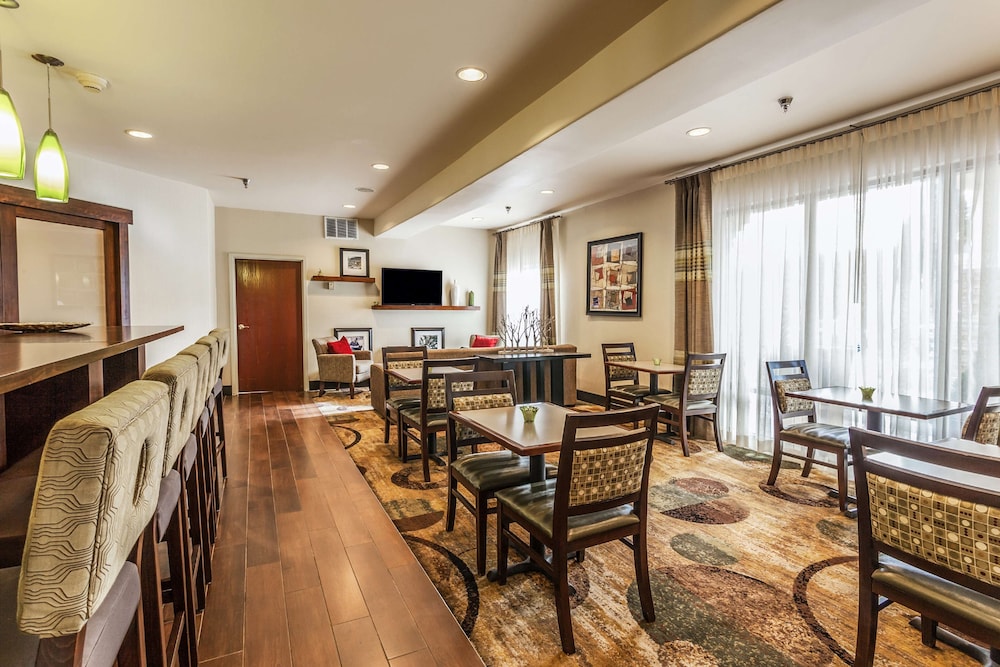 hampton inn colorado springs airport