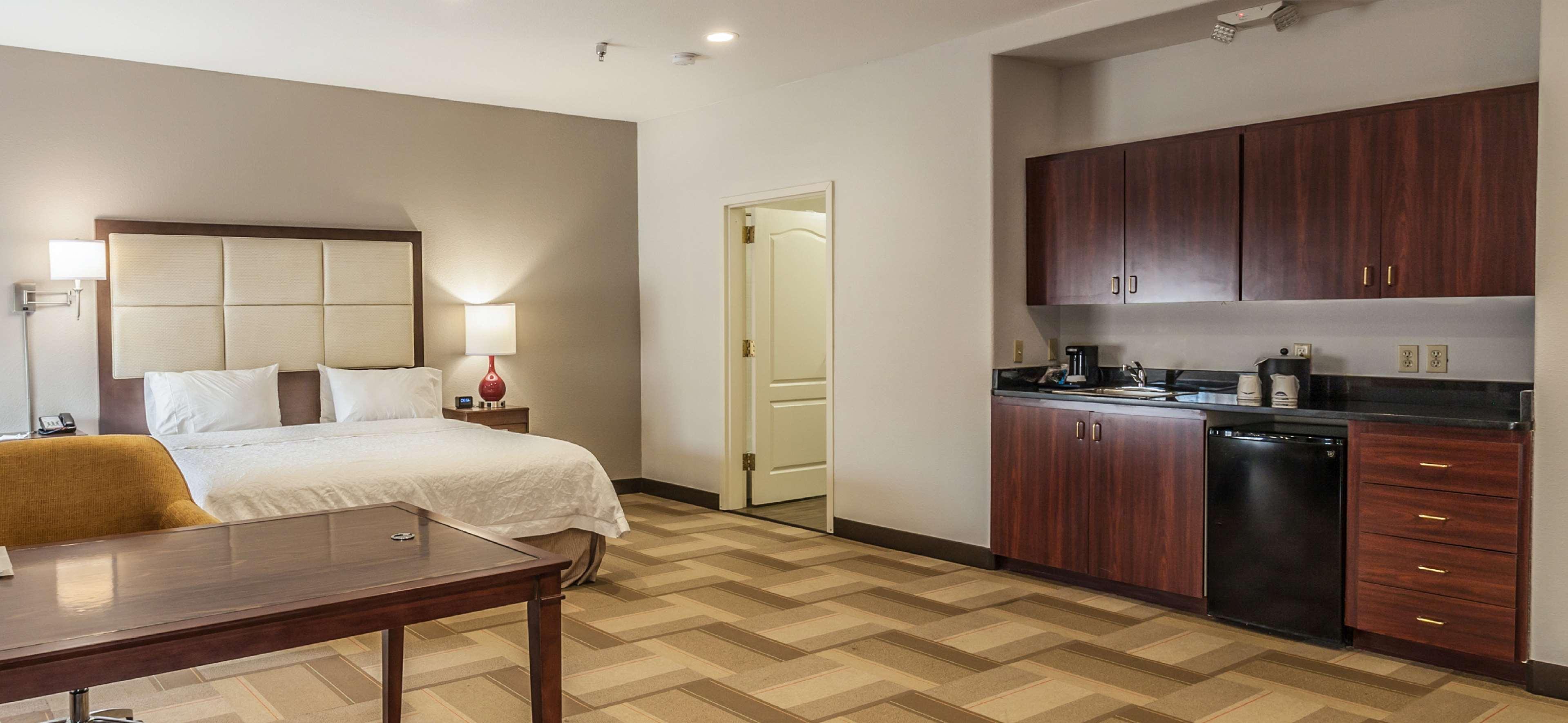 hampton inn colorado springs airport