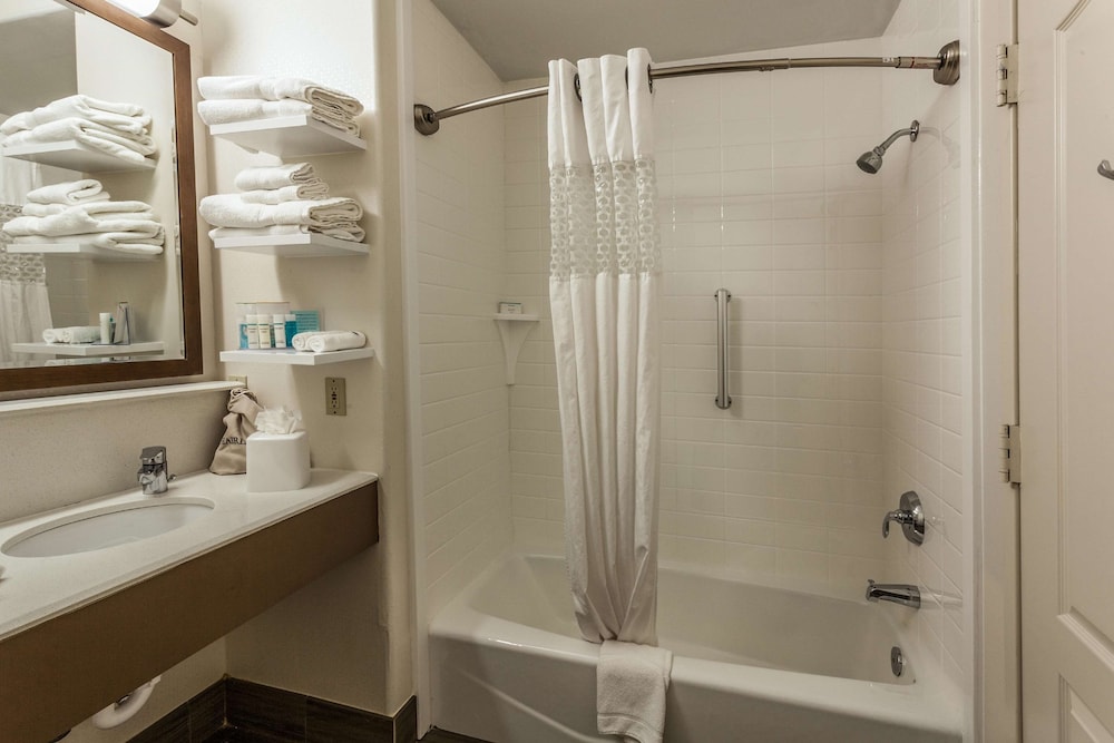 hampton inn colorado springs airport