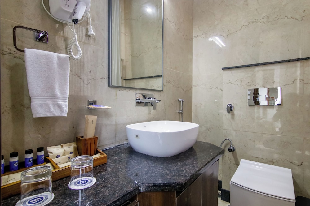 dhauladhar heights resort