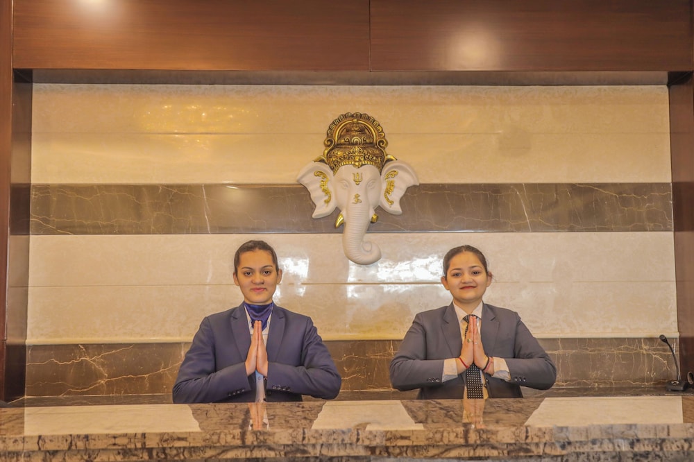 dhauladhar heights resort