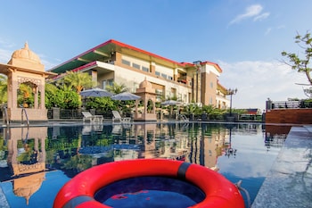 dhauladhar heights resort