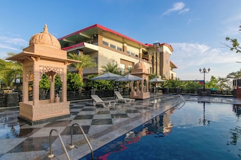 dhauladhar heights resort