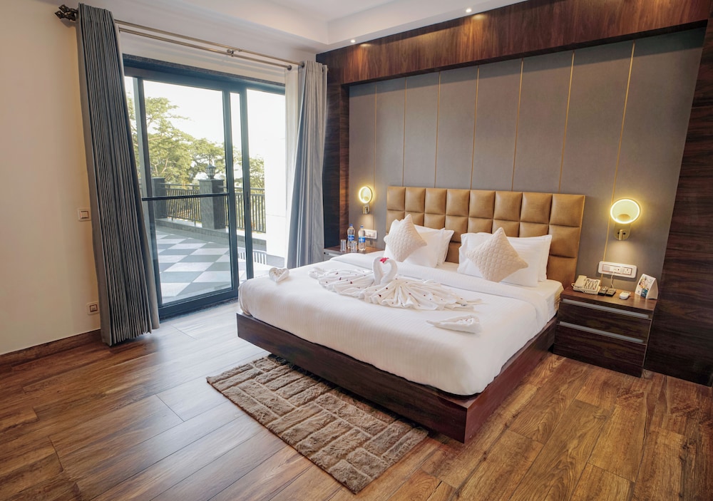 dhauladhar heights resort