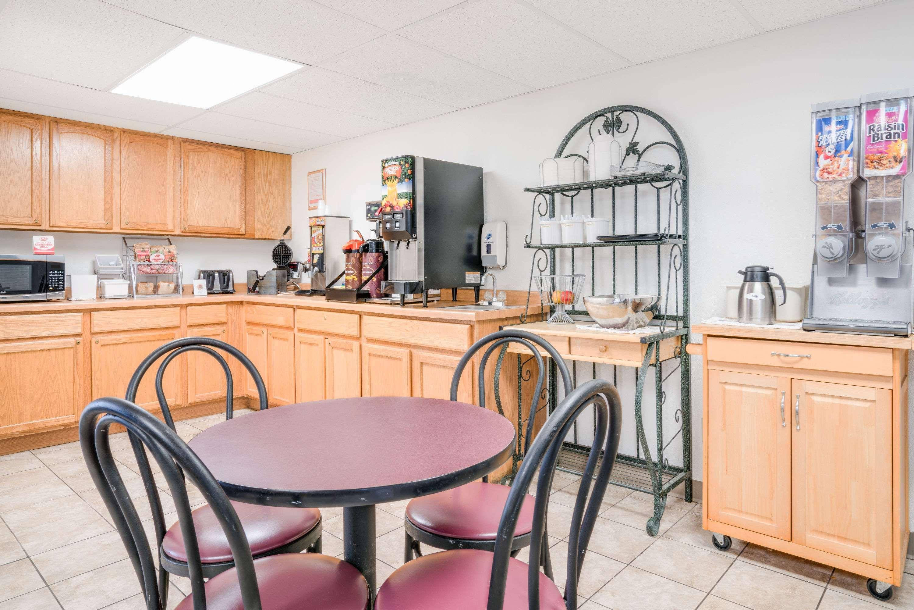 Super 8 By Wyndham Tomah Wisconsin,Monroe>>Black River Falls,2 star