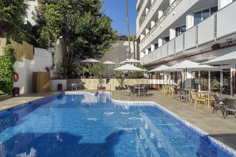 aluasoul costa malaga adults recommended