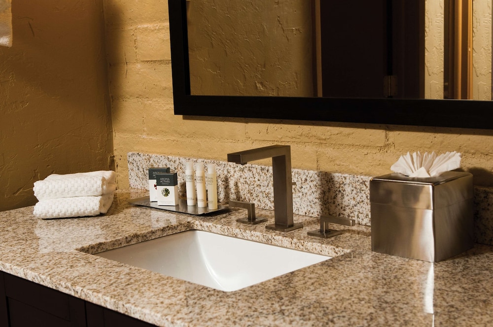doubletree suites by hilton tucson williams center