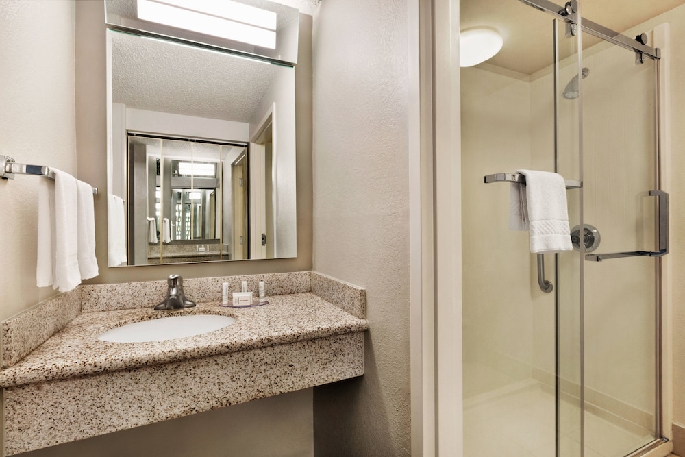 courtyard by marriott tulsa central