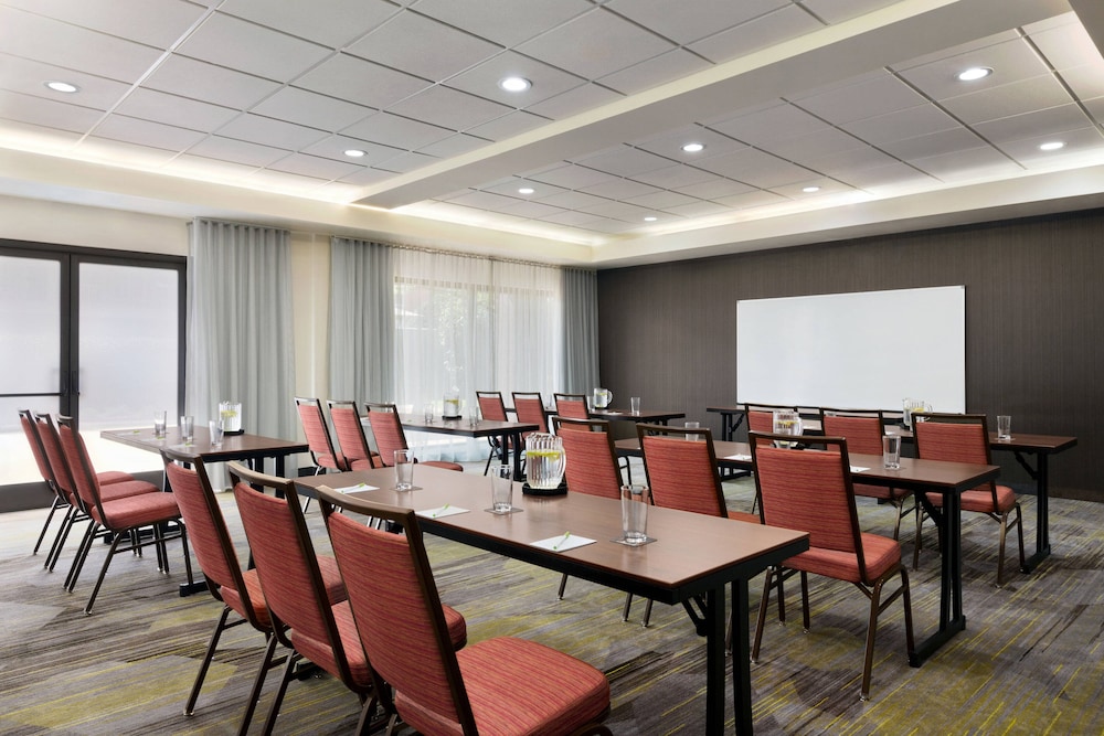 courtyard by marriott tulsa central