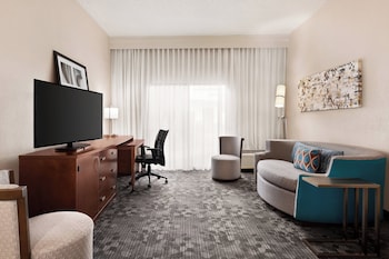 courtyard by marriott tulsa central