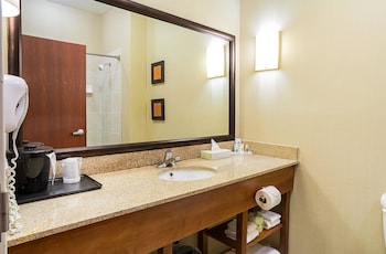 comfort suites twinsburg