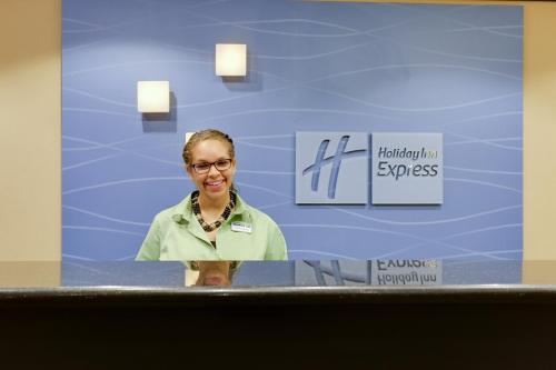 holiday inn express hotel and suites huntsville by ihg