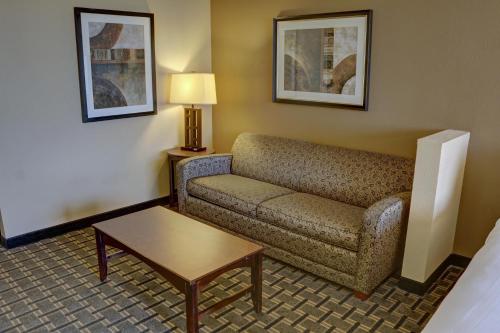 holiday inn express hotel and suites huntsville by ihg