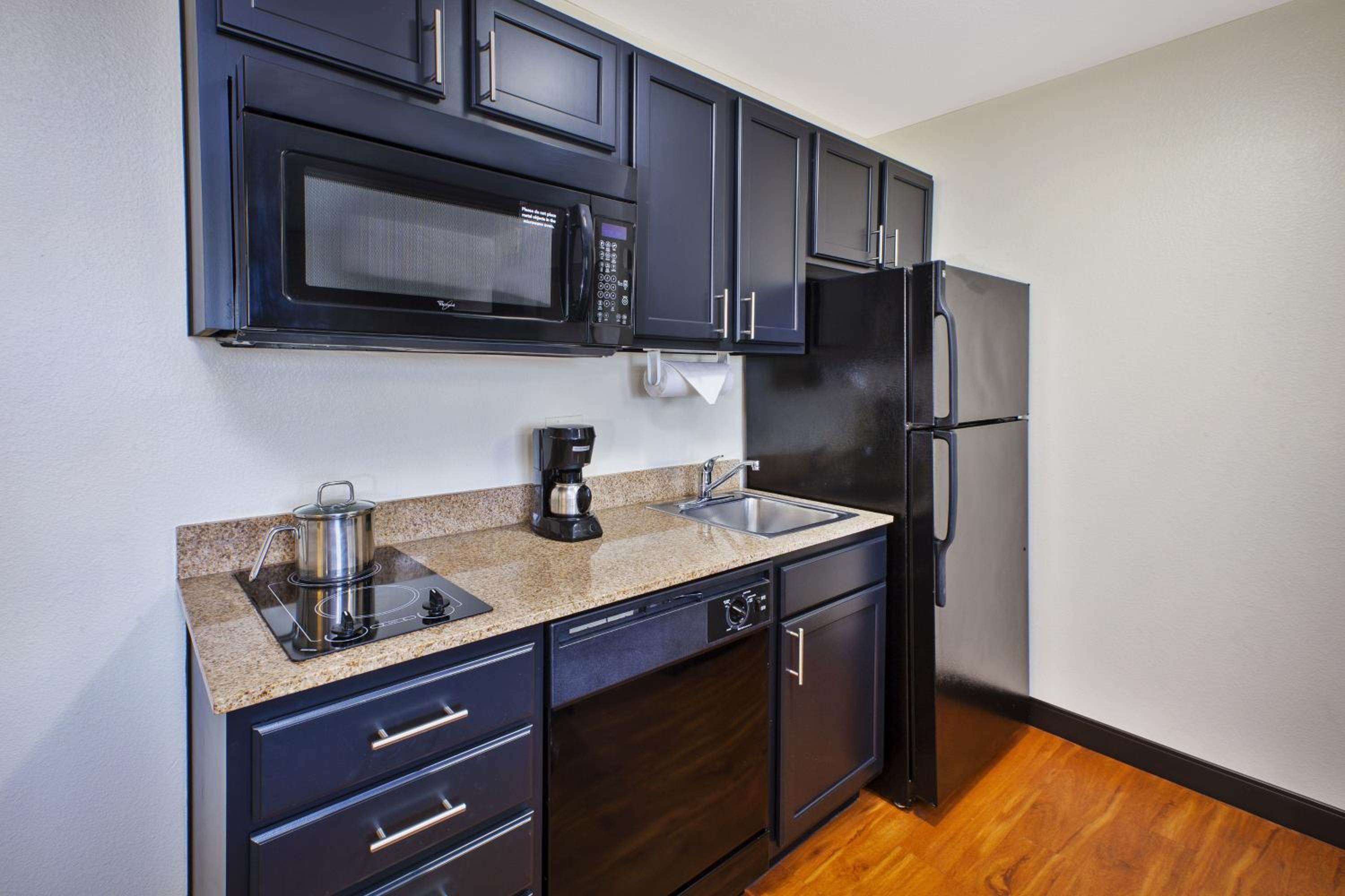candlewood suites indianapolis airport by ihg