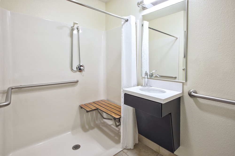 candlewood suites indianapolis airport by ihg