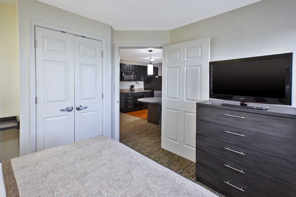candlewood suites indianapolis airport by ihg