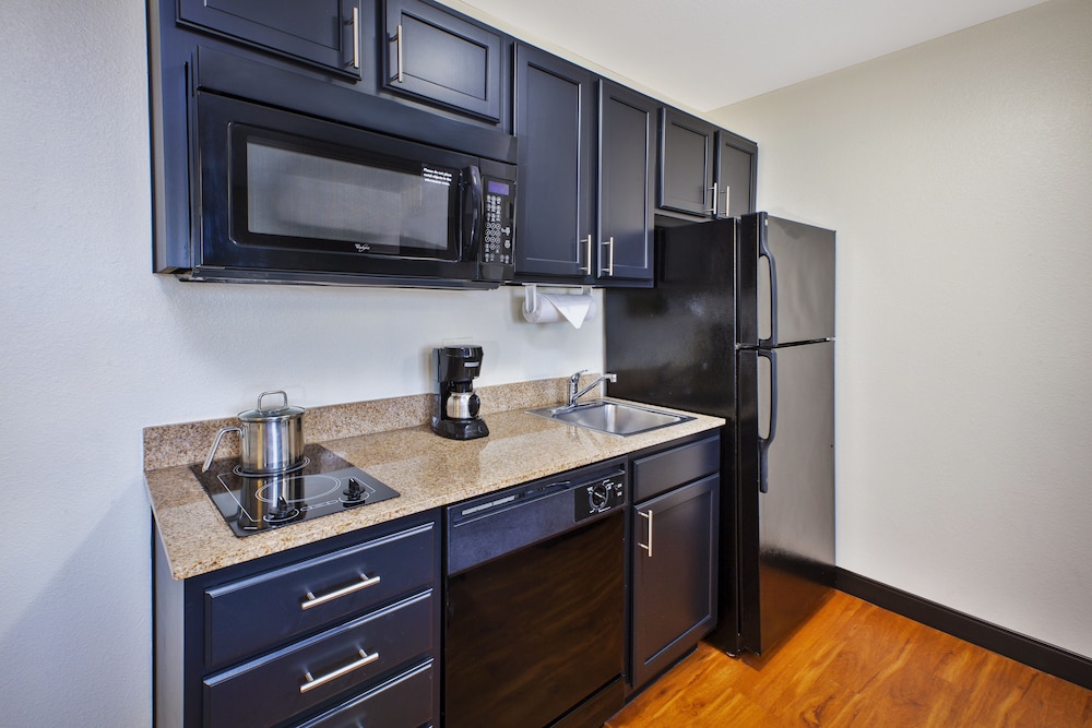 candlewood suites indianapolis airport by ihg