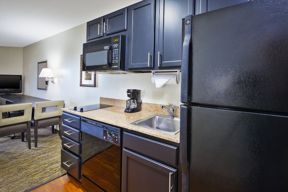 candlewood suites indianapolis airport by ihg