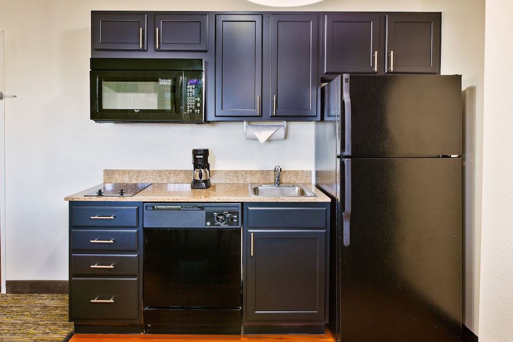 candlewood suites indianapolis airport by ihg