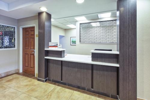 candlewood suites indianapolis airport by ihg