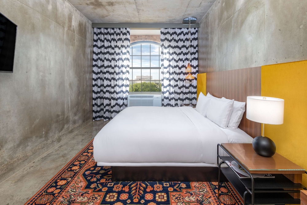 nylo las colinas hotel tapestry collection by hilton