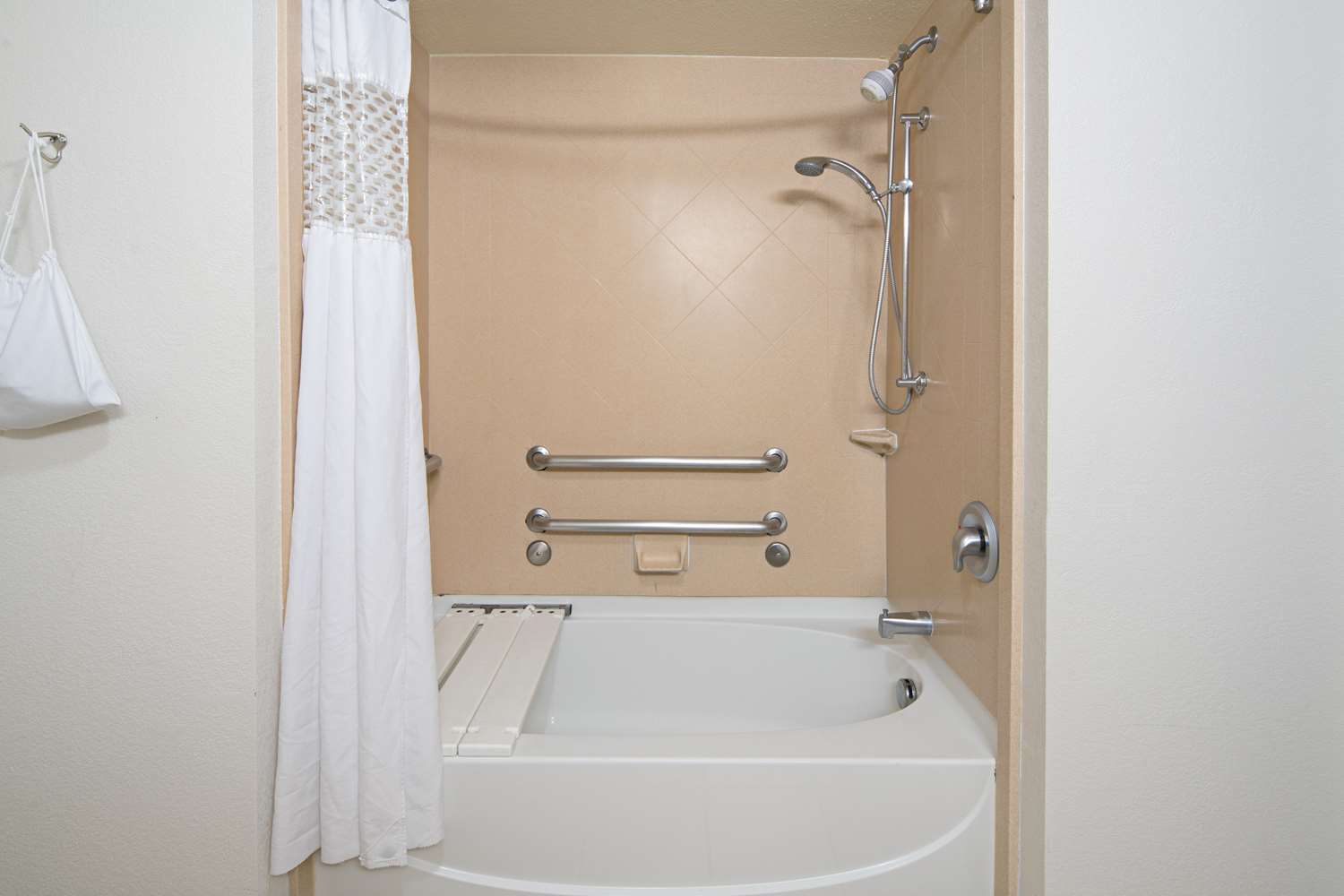 hampton inn and suites bakersfield hwy 58 ca