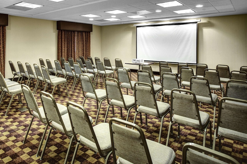 hampton inn and suites bakersfield hwy 58 ca