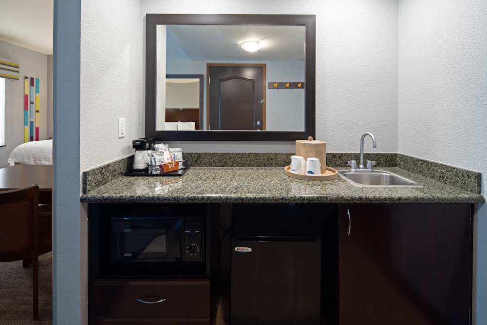hampton inn and suites bakersfield hwy 58 ca