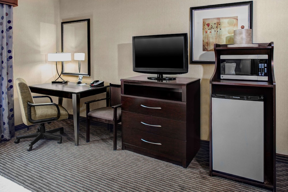 hampton inn and suites bakersfield hwy 58 ca