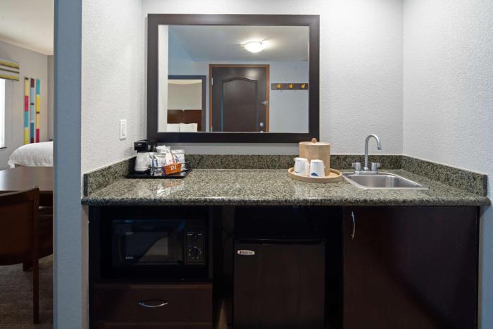 hampton inn and suites bakersfield hwy 58 ca