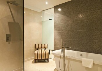 sarina suites and apartments