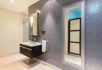 sarina suites and apartments