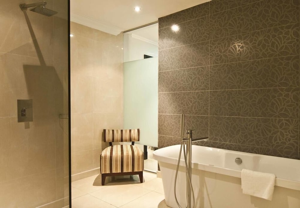 sarina suites and apartments