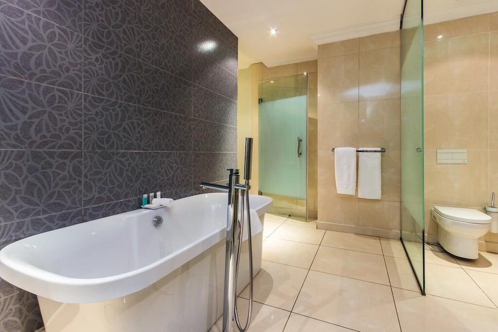 sarina suites and apartments