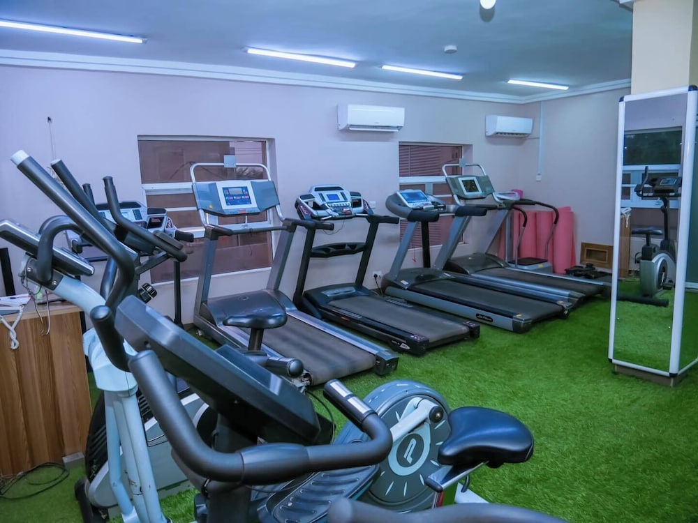 sarina suites and apartments