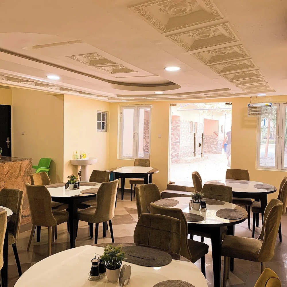 sarina suites and apartments