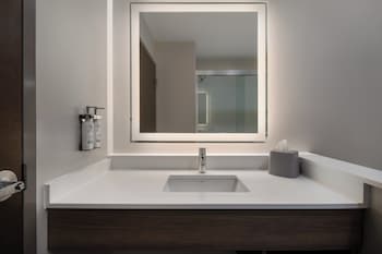 holiday inn express and suites muskegon grand haven