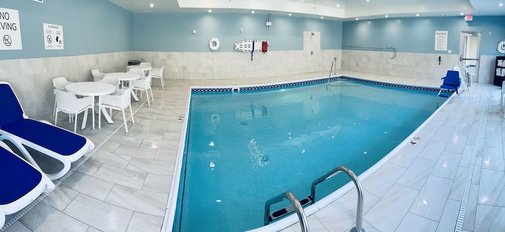 holiday inn express and suites muskegon grand haven