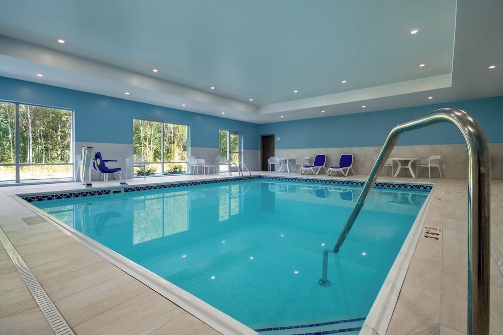 holiday inn express and suites muskegon grand haven