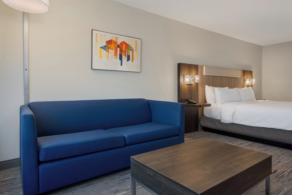 holiday inn express and suites muskegon grand haven