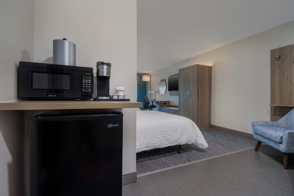 holiday inn express and suites muskegon grand haven