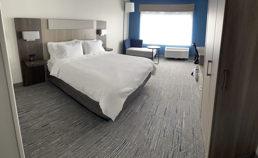 holiday inn express and suites muskegon grand haven