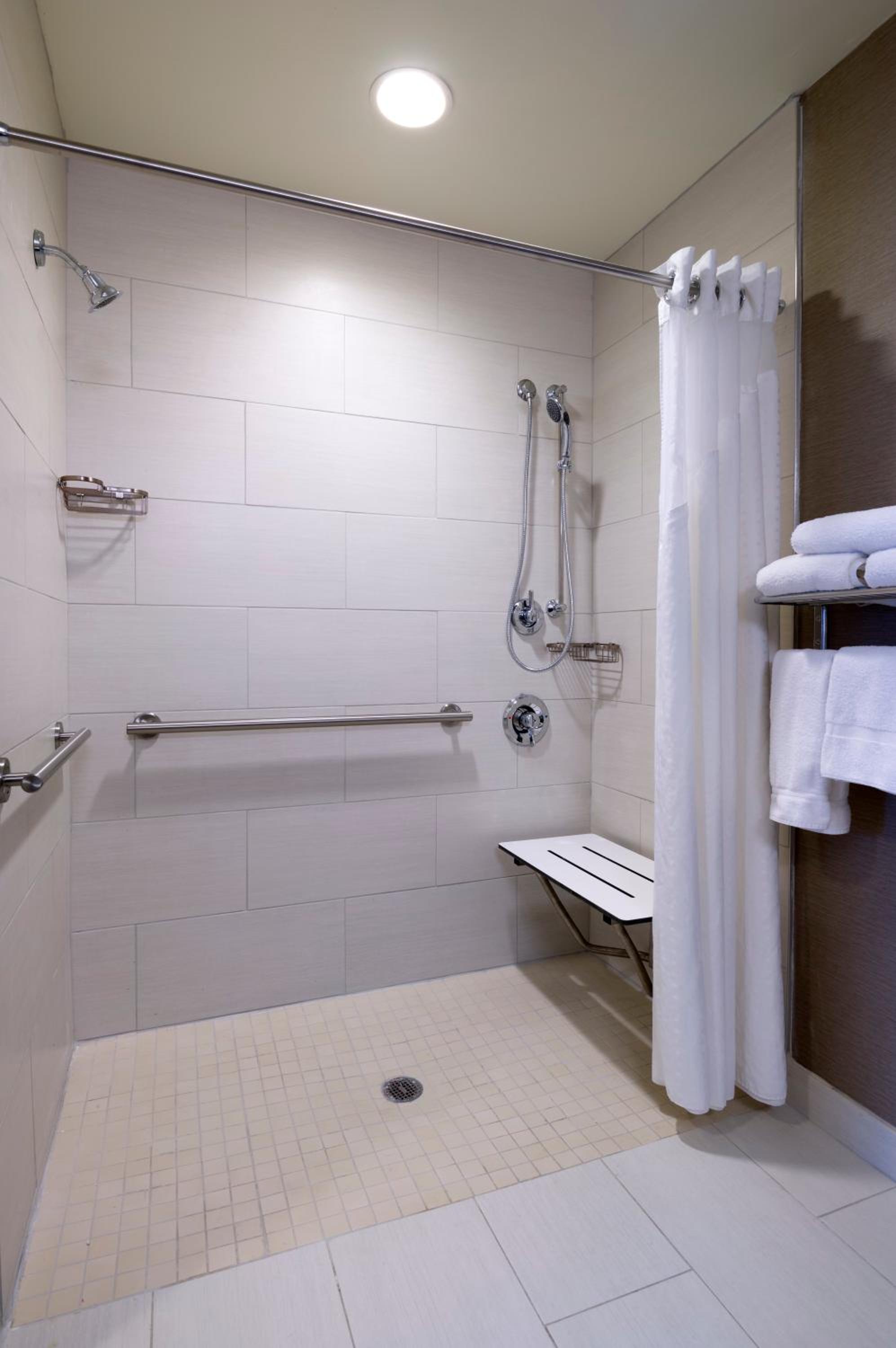 holiday inn express and suites king of prussia