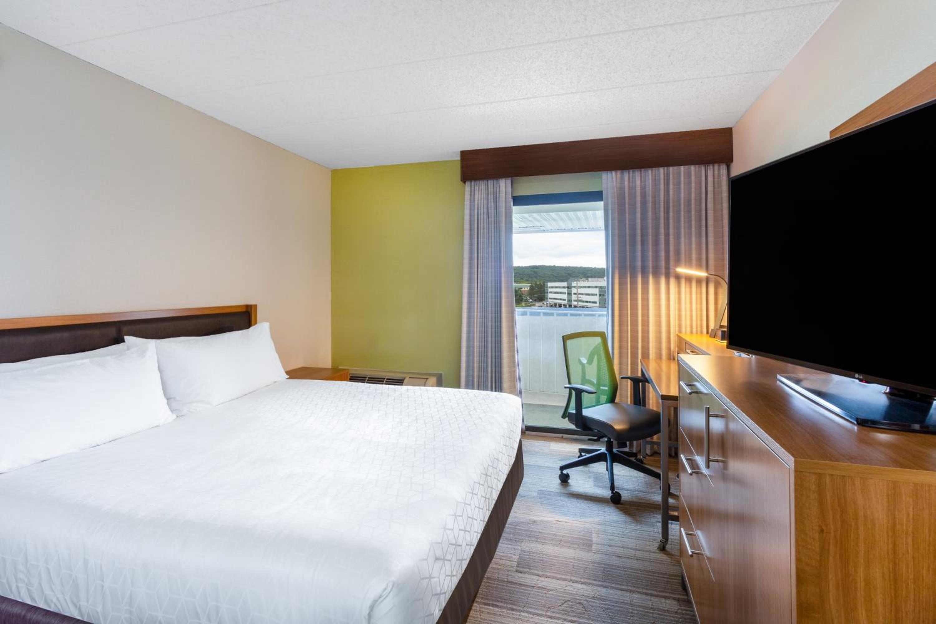 holiday inn express and suites king of prussia