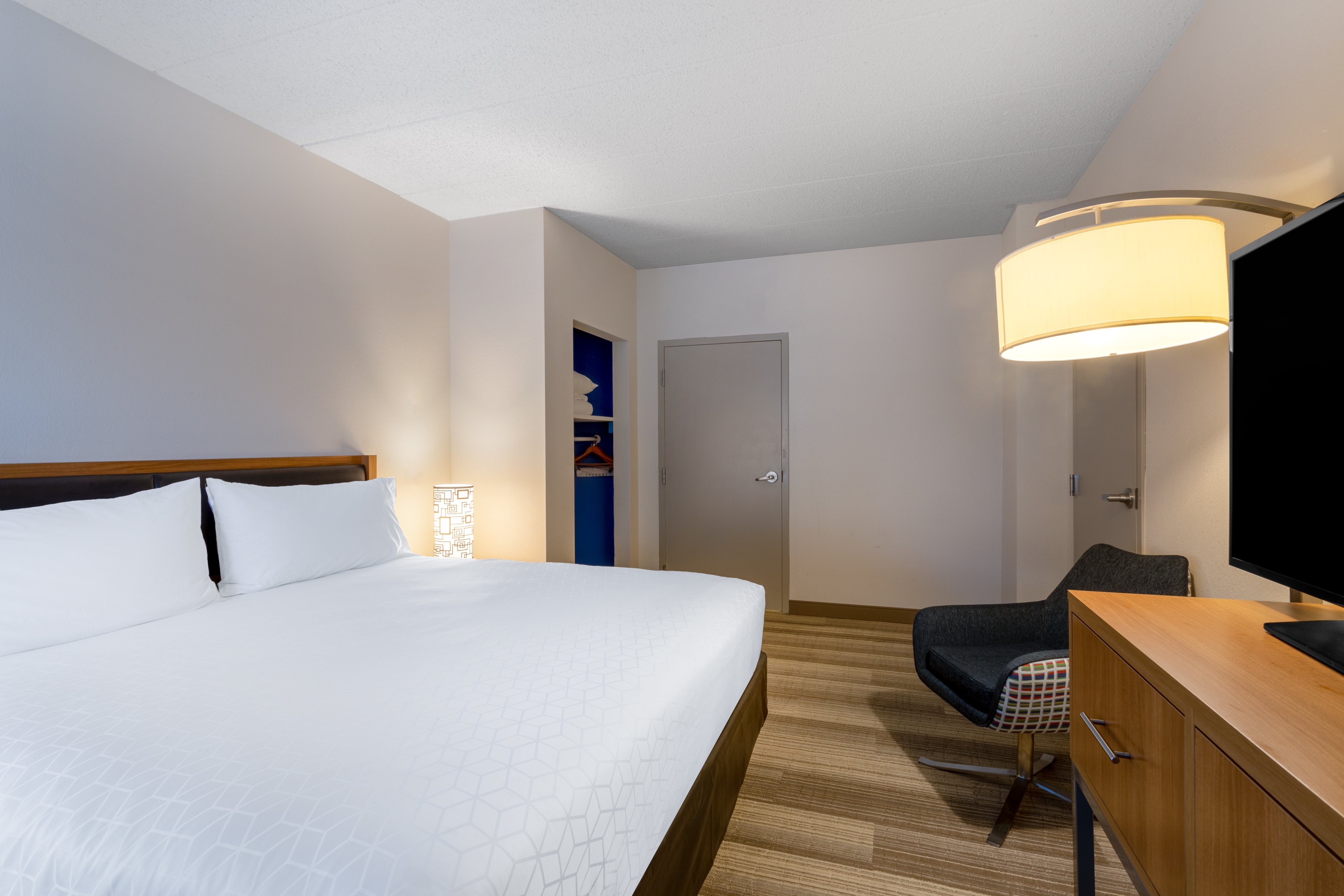 holiday inn express and suites king of prussia