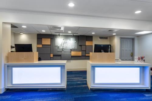 holiday inn express and suites king of prussia