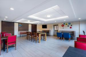 holiday inn express and suites king of prussia